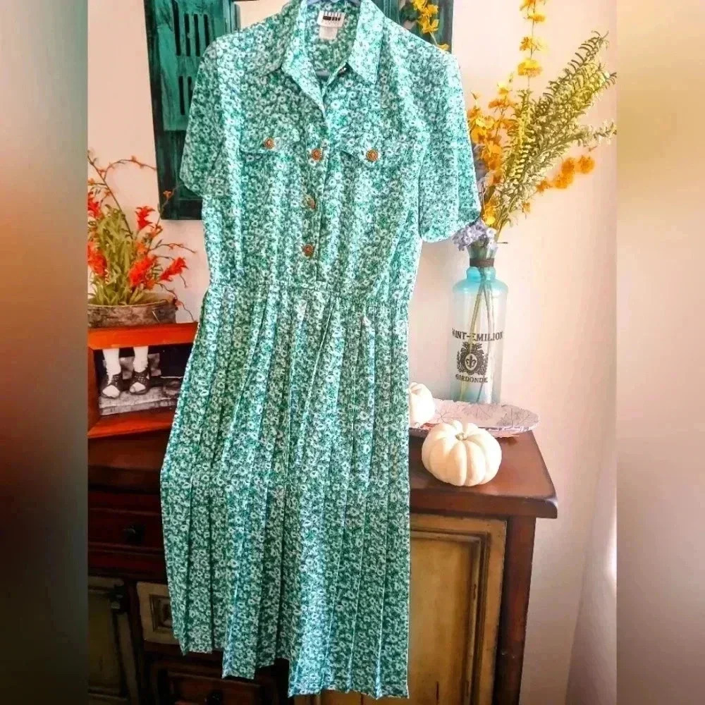 Leslie Fay floral short-sleeve pleated maxi dress in soft green